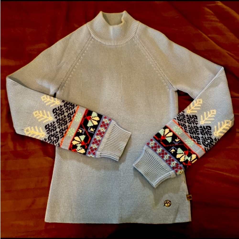 New! North face baby blue ski sweater